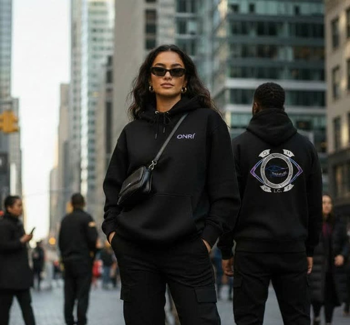 ONRÍ OPULENCE Hooded Premium Sweatshirt with Double Kangaroo Pockets with Zipper